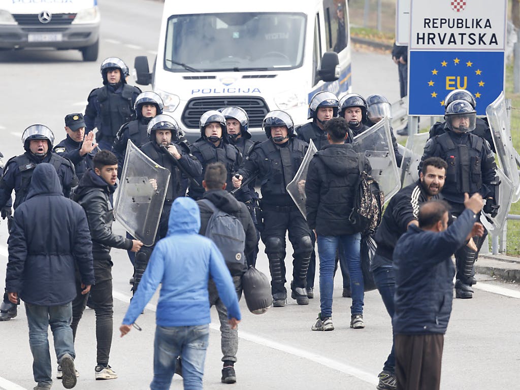 Migranti respinti.
