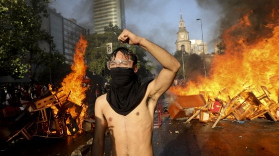 IL LABORATORIO-CILE, ECCO COME ESPLODE LA PIAZZA 6