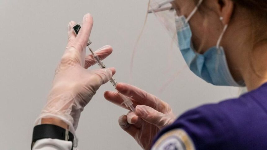 Pagare per vaccinarsi: 1 italiano su 2 si dice disposto a farlo 2 Pagare per vaccinarsi: 1 italiano su 2 si dice disposto a farlo 1