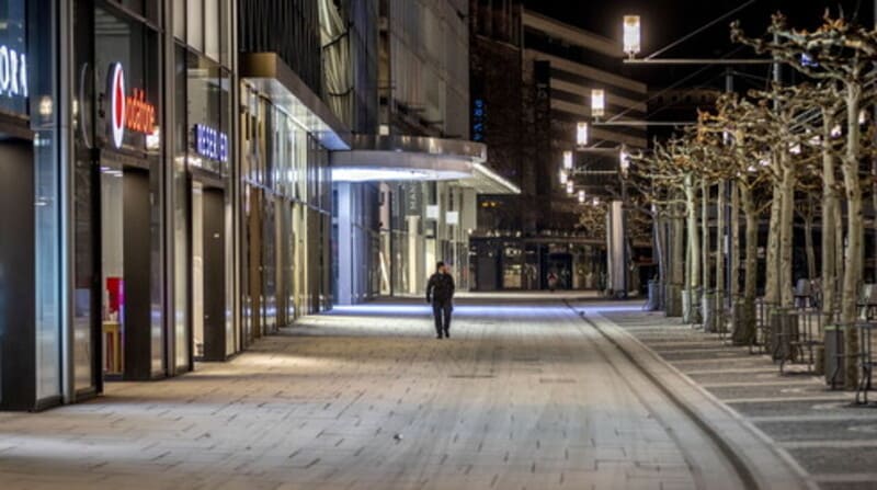 Draghi, ipotesi lockdown nazionale: super zona rossa nel weekend e arancione scuro in tutta Italia 4 L'Italia, nuovamente, divisa in materia "lockdown".