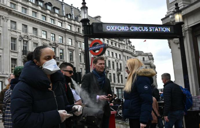 In Inghilterra caldeggia un cauto ottimismo sull'immunità di gregge