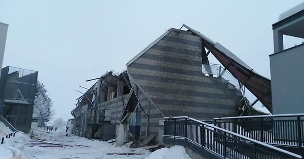 Nevicate record in Alto Adige, crolla il Palaghiaccio di Vipiteno 18