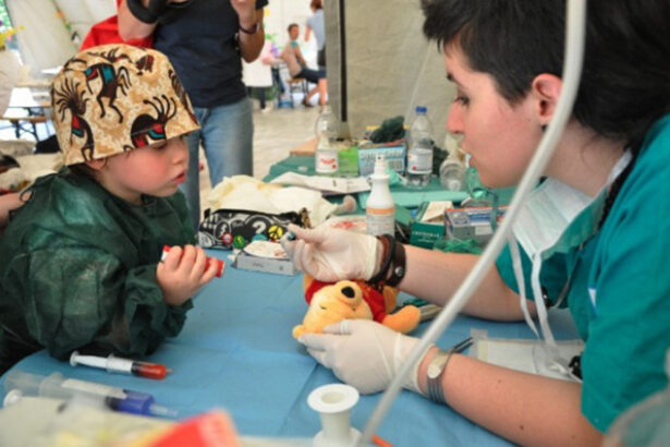 L'ospedale che cura i peluche dei bambini per regalare un sorriso 9