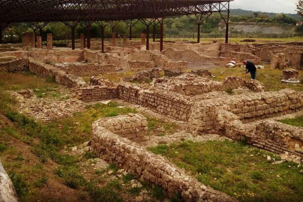 Un tesoro sepolto: l'anfiteatro dell'antica Abellinum riaffiora dai lavori per una pompa di benzina 19