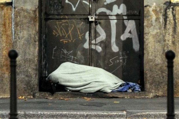 Roma, trovato morto in strada un 27enne: "Non si può ancora morire di freddo" 15