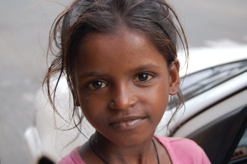 Percorre 320 Km per tornare a casa, muore 12enne bloccata da lockdown 1