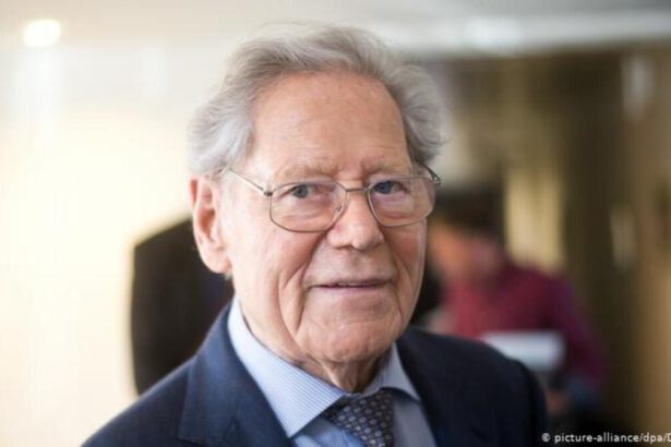 Addio a Hans Küng, il 'teologo ribelle' che negò l'infallibilità papale 15