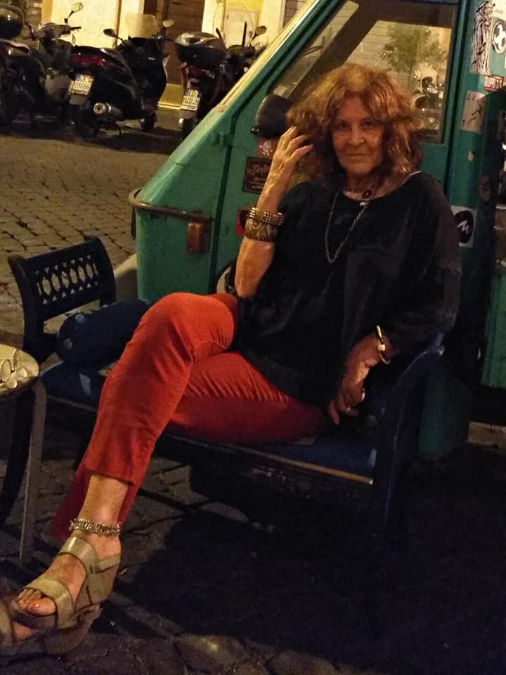 "Il mio caffè letterario è stato chiuso per aver messo un tavolo fuori e un posacenere" 5