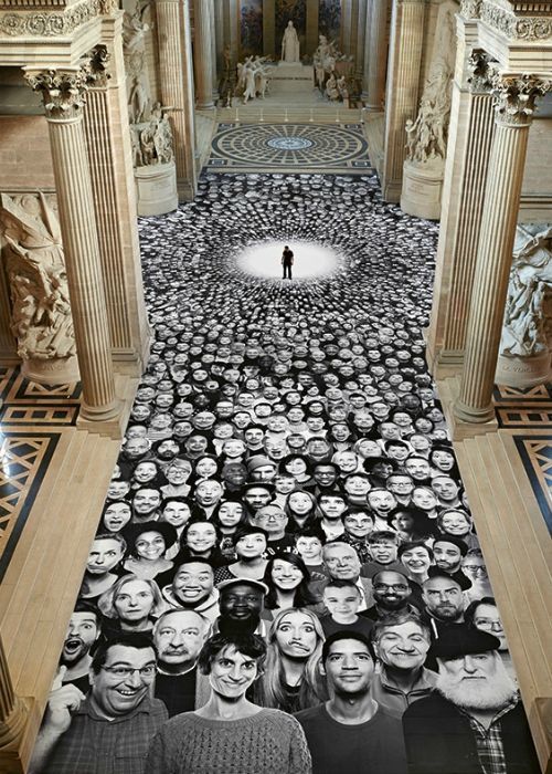 Firenze si sveglia con "La Ferita" del Covid sull'arte: JR apre i musei a modo suo 6