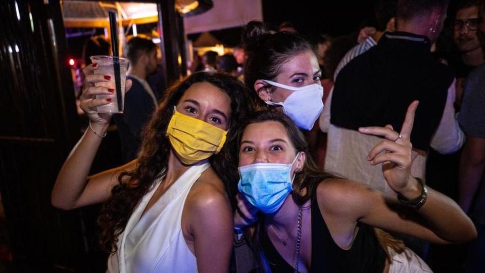 Amsterdam, si torna in discoteca, ma per un esperimento Covid 16