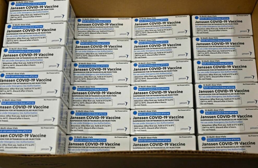 Johnson e Johnson in Usa: "Casi rari, ma la sicurezza è una priorità".