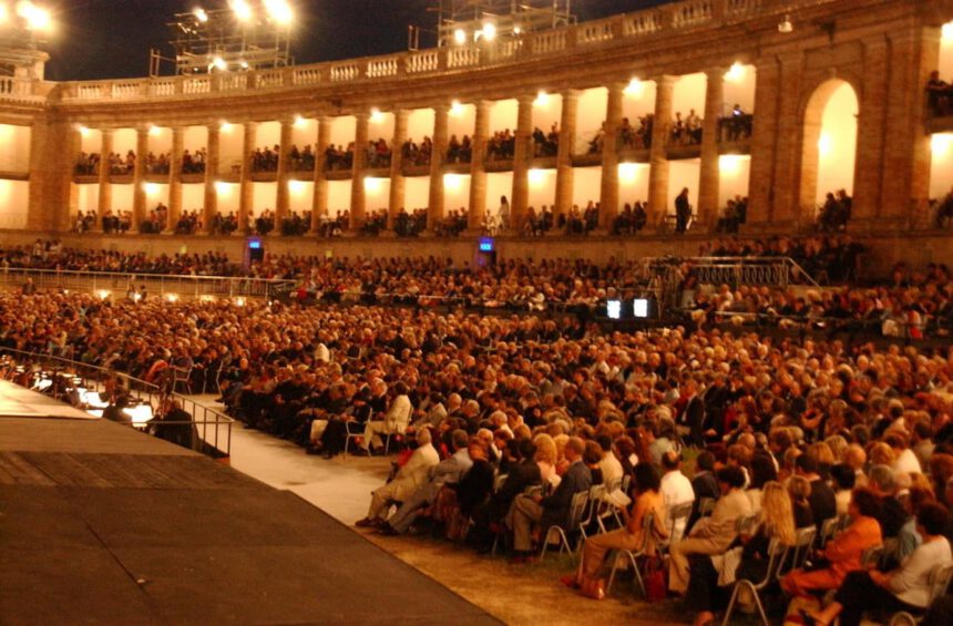 Spettacoli covid free: lo Sferisterio di Macerata si prepara per la nuova stagione 2 Spettacoli covid free: lo Sferisterio di Macerata si prepara per la nuova stagione 1