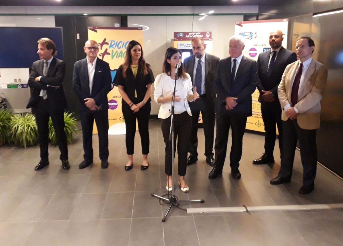 Roma, se ricicli le bottiglie di plastica non paghi l'autobus 19