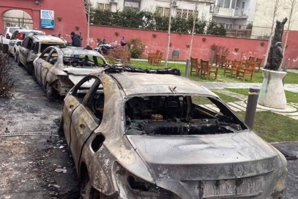 Attentato a Pomigliano d'Arco, il sindaco tre giorni dopo: "Danni incalcolabili" 10