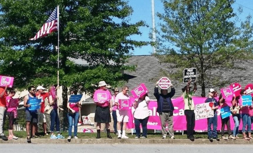 Stretta sull’aborto in Arizona: pratica vietata anche nei casi di anomalie genetiche 1