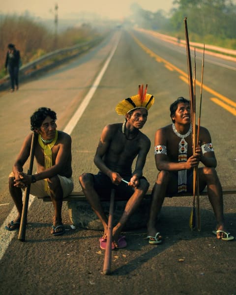 Amazzonia, la tribù Kayapo contro Bolsonaro, responsabile di morti Covid e deforestazione 4