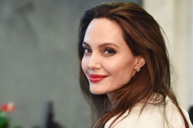 Angelina Jolie in regia, arriva "Unreasonable Behaviour", film sulla vita di Don McCullin 13