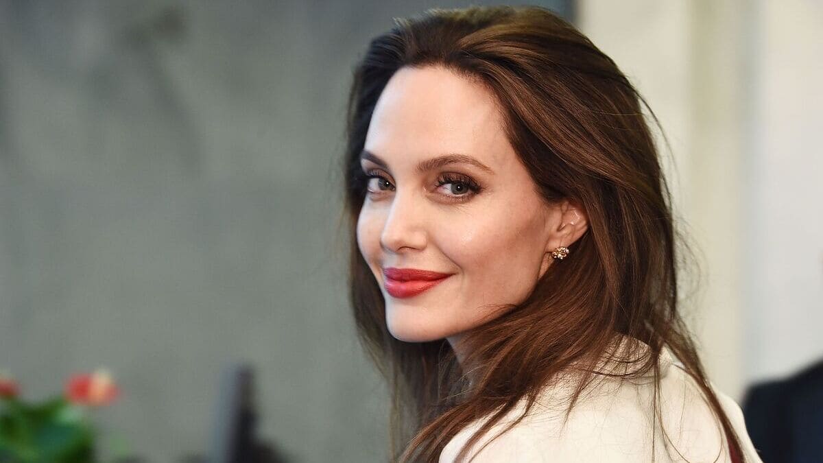 Angelina Jolie in regia, arriva "Unreasonable Behaviour", film sulla vita di Don McCullin 13