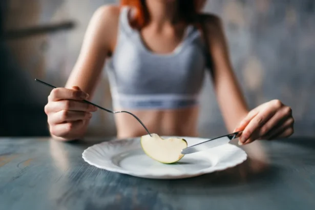 Giulia, morta a 17 anni per anoressia: “Pesava 26 chili, beveva solo acqua calda” 9