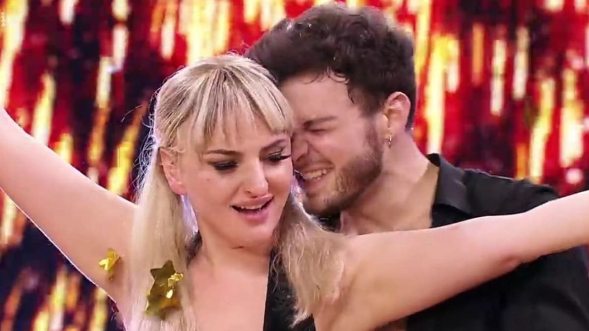 Arisa vince Ballando con le stelle: “Ho avuto lo sviluppo a nove anni, mi coprivo per evitare commenti sul mio corpo” 19