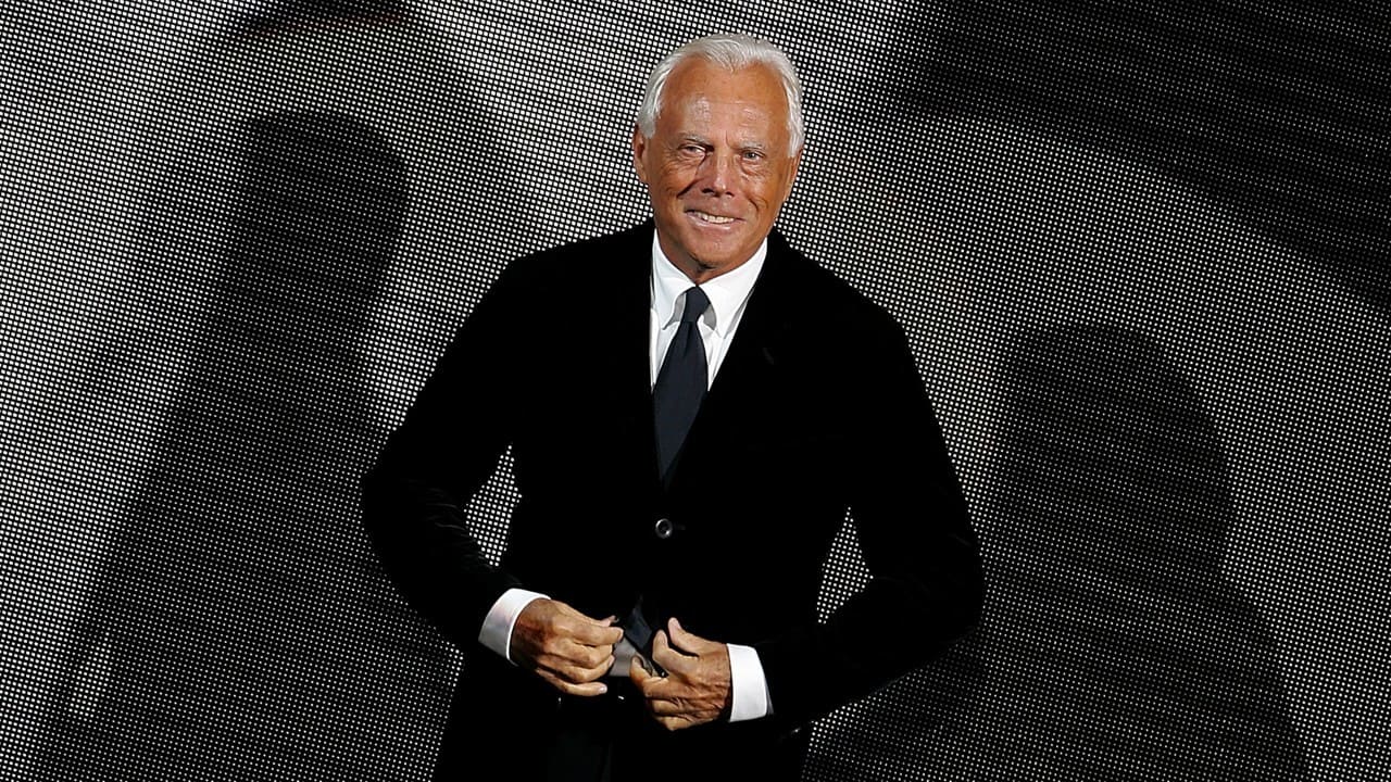 Armani riapre i negozi e omaggia gli operatori sanitari con un murales 3 Giorgio Armani