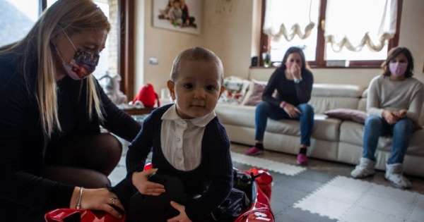 Bergamo, Beatrice compie un anno: è stata la prima neonata a guarire dal Covid in Italia 18