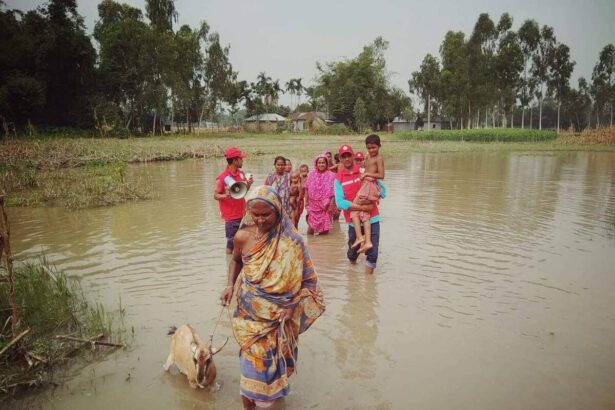 Bangladesh, dopo Covid e tifoni ora milioni di sfollati senza casa per le inondazioni 17