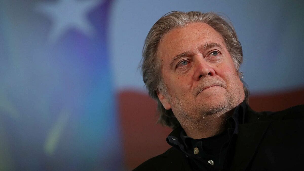 Steve Bannon, ideologo di estrema destra, arrestato per truffa e riciclaggio di denaro 1