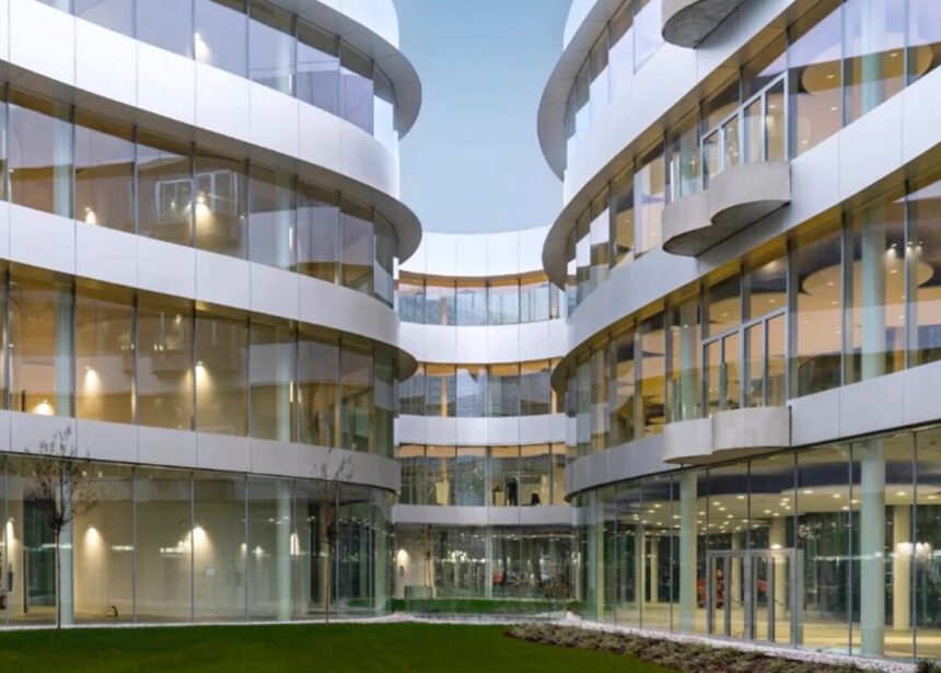 Oltre 160 aziende al Career day della Bocconi. Il rettore: "Il mercato del lavoro non si ferma mai" 1