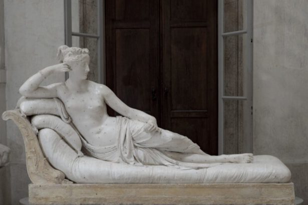 Turista danneggia una statua del Canova per un selfie 9
