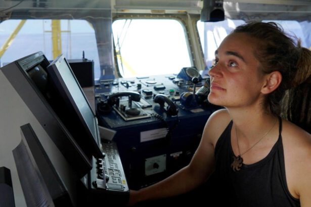 Carola Rackete, chi è la capitana della Sea Watch che vuole salvare i migranti 11