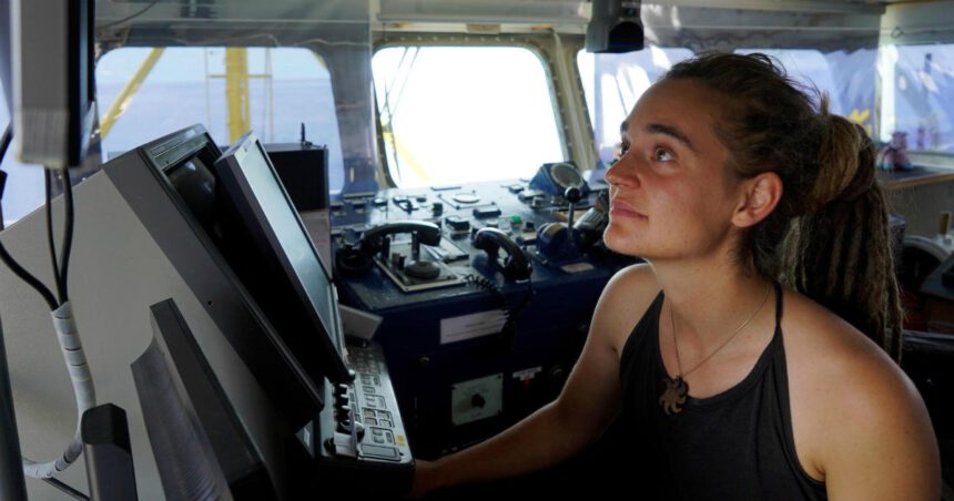 Carola Rackete, chi è la capitana della Sea Watch che vuole salvare i migranti 2 Carola Rackete, chi è la capitana della Sea Watch che vuole salvare i migranti 1