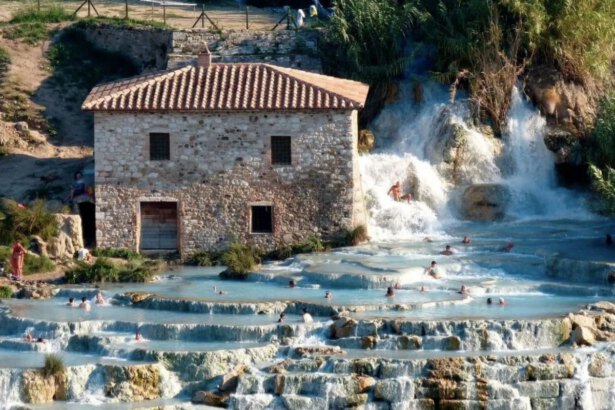 Le Cascate del Mulino, le terme libere più belle della Toscana 10