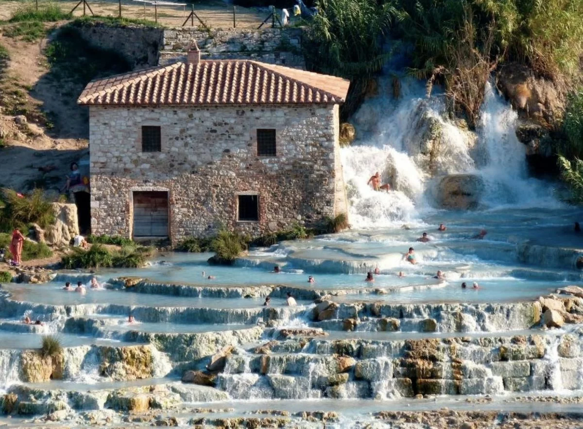Le Cascate del Mulino, le terme libere più belle della Toscana 1
