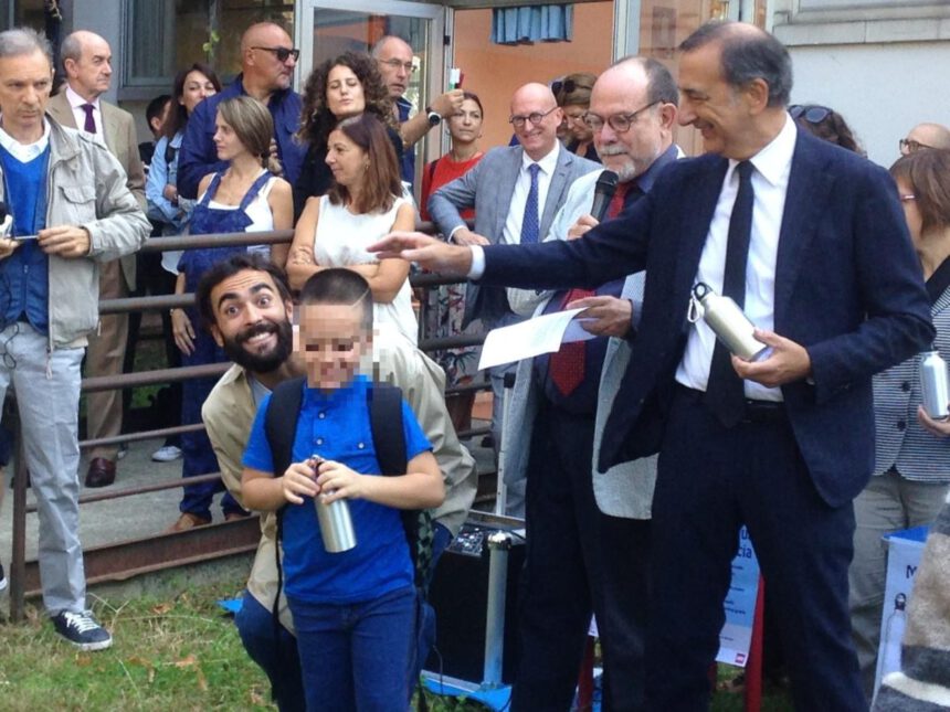 Primo giorno di scuola per il bambino scappato dalla Siria: il benvenuto del Sindaco Sala e Mengoni 1