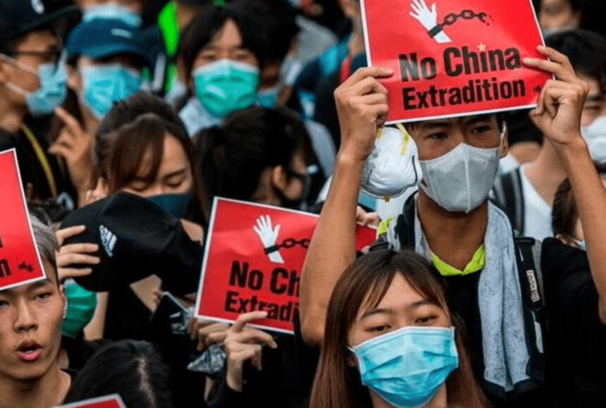 Hong Kong, i vaccini ci sono ma in pochi lo fanno: i cittadini non si fidano di Pechino 1