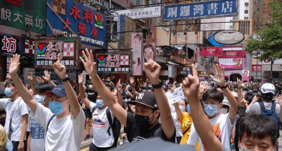 Hong Kong, i vaccini ci sono ma in pochi lo fanno: i cittadini non si fidano di Pechino 4