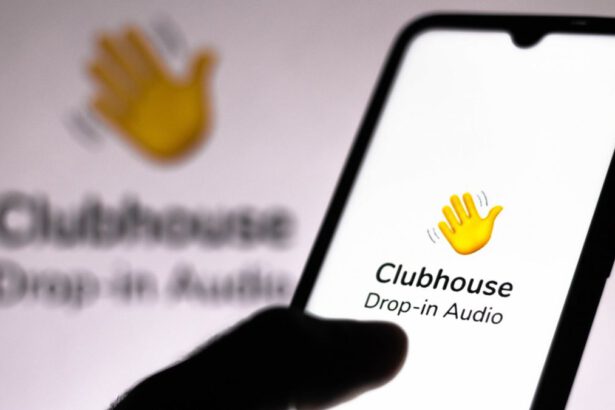 Il fenomeno Clubhouse: e se fosse solo un modo per sentirci meno soli? 11