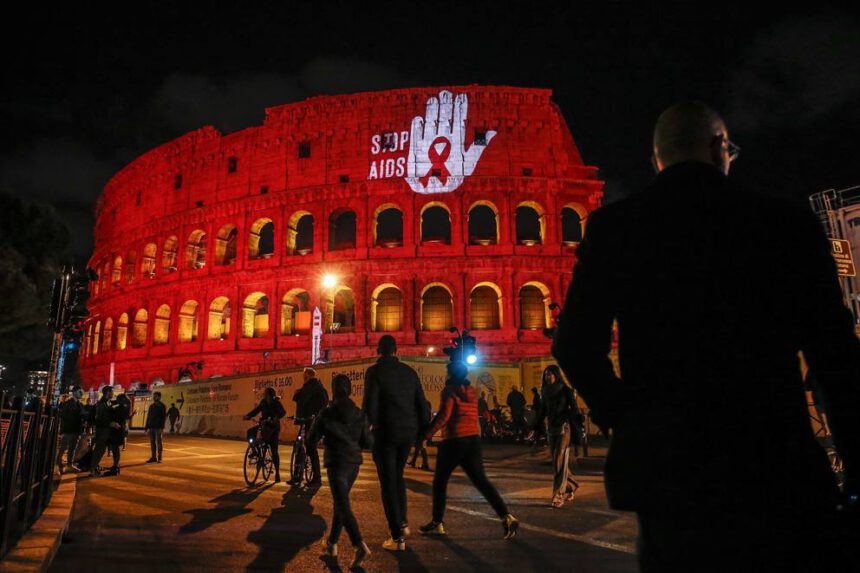 Un Colosseo rosso vermiglio, Roma si batte contro Aids 1