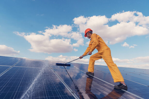 Come si puliscono i pannelli solari? 5 fattori da tenere in considerazione 5