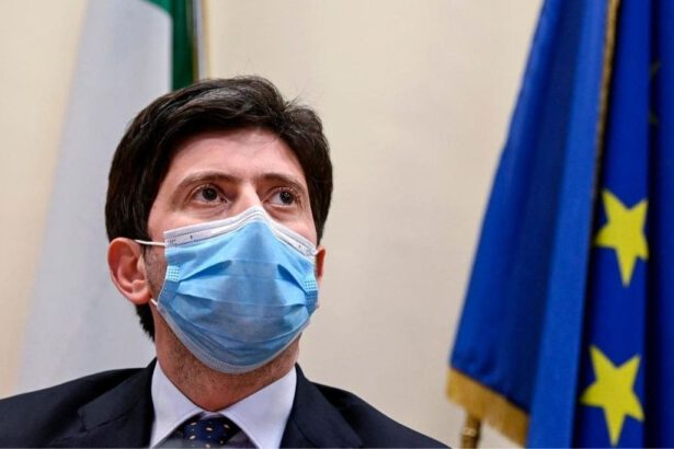 Coronavirus, discoteche chiuse e obbligo delle mascherine all’aperto 11