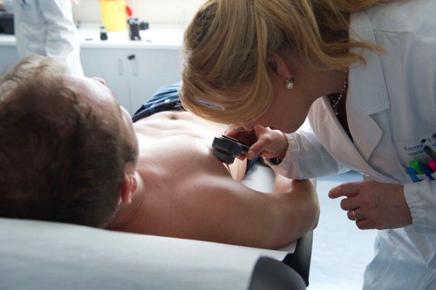 Covid-19, rash cutaneo possibile segnale d’allarme 2 Covid-19, rash cutaneo possibile segnale d’allarme 1