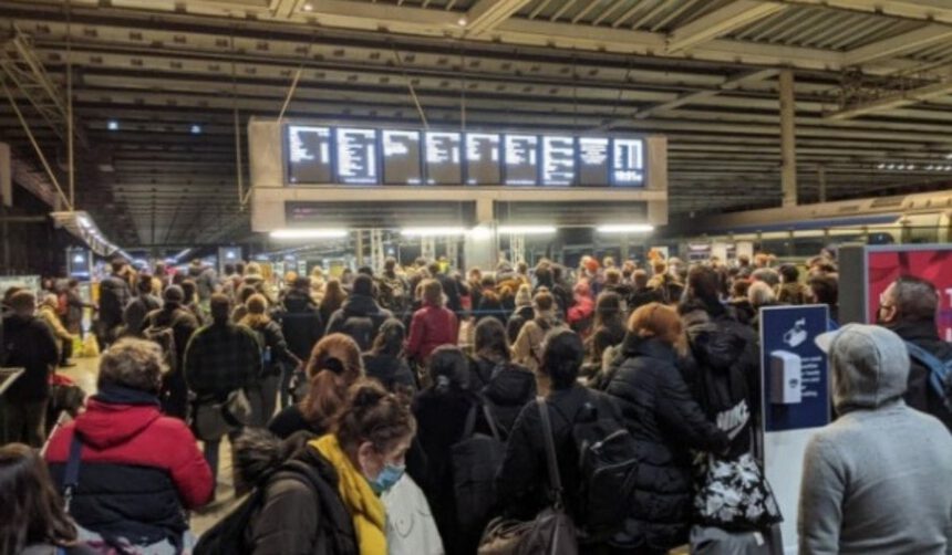 Il Covid è mutato in UK ed è esodo - Allerta in Italia 2 Il Covid è mutato in UK ed è esodo - Allerta in Italia 1