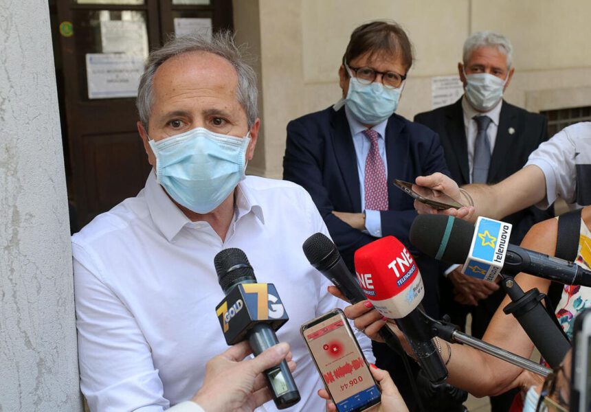 Coronavirus, la previsione di Crisanti: “Lockdown a Natale è nell’ordine delle cose” 2 Coronavirus, la previsione di Crisanti: “Lockdown a Natale è nell’ordine delle cose” 1