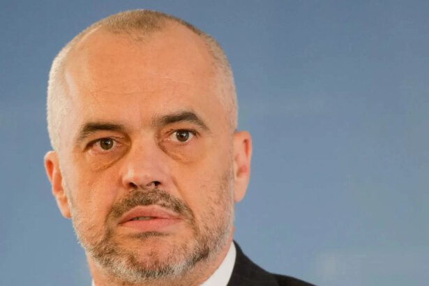 Edi Rama in Puglia per ricordare l'esodo albanese di 30 anni fa 11