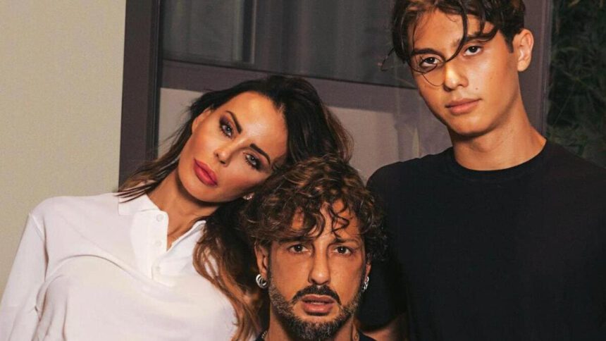 Fabrizio Corona, il figlio Carlos: “Se stiamo insieme siamo invincibili. Sogno che mamma e papà siano una coppia” 2 Fabrizio Corona, il figlio Carlos: “Se stiamo insieme siamo invincibili. Sogno che mamma e papà siano una coppia” 1