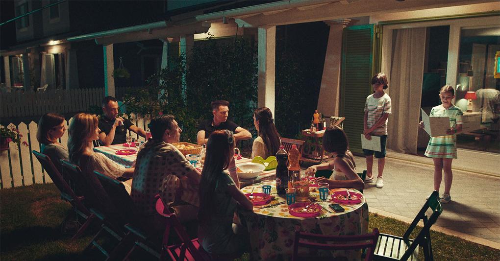 Roma, Cinema in Piazza 2021: ricomincia oggi l'imperdibile rassegna cinematografica all'aperto 3 Il Cinema in Piazza 2021 si apre con i Fratelli D'Innocenzo.