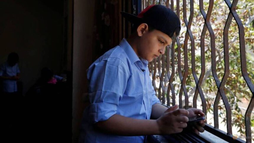 Chi è Abdel, il rapper di 11 anni che racconta la vita sotto le bombe di Gaza 2 Chi è Abdel, il rapper di 11 anni che racconta la vita sotto le bombe di Gaza 1