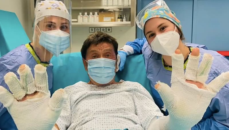 Gianni Morandi dopo le gravi ustioni: “Ora riesco a camminare ma la strada è ancora lunga” 3 Gianni Morandi_infermiere