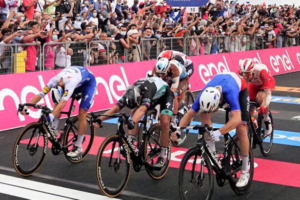Giro d'Italia, è polemica: partirà l'8 maggio da Torino, non passa da Roma ed esclude il Sud 6